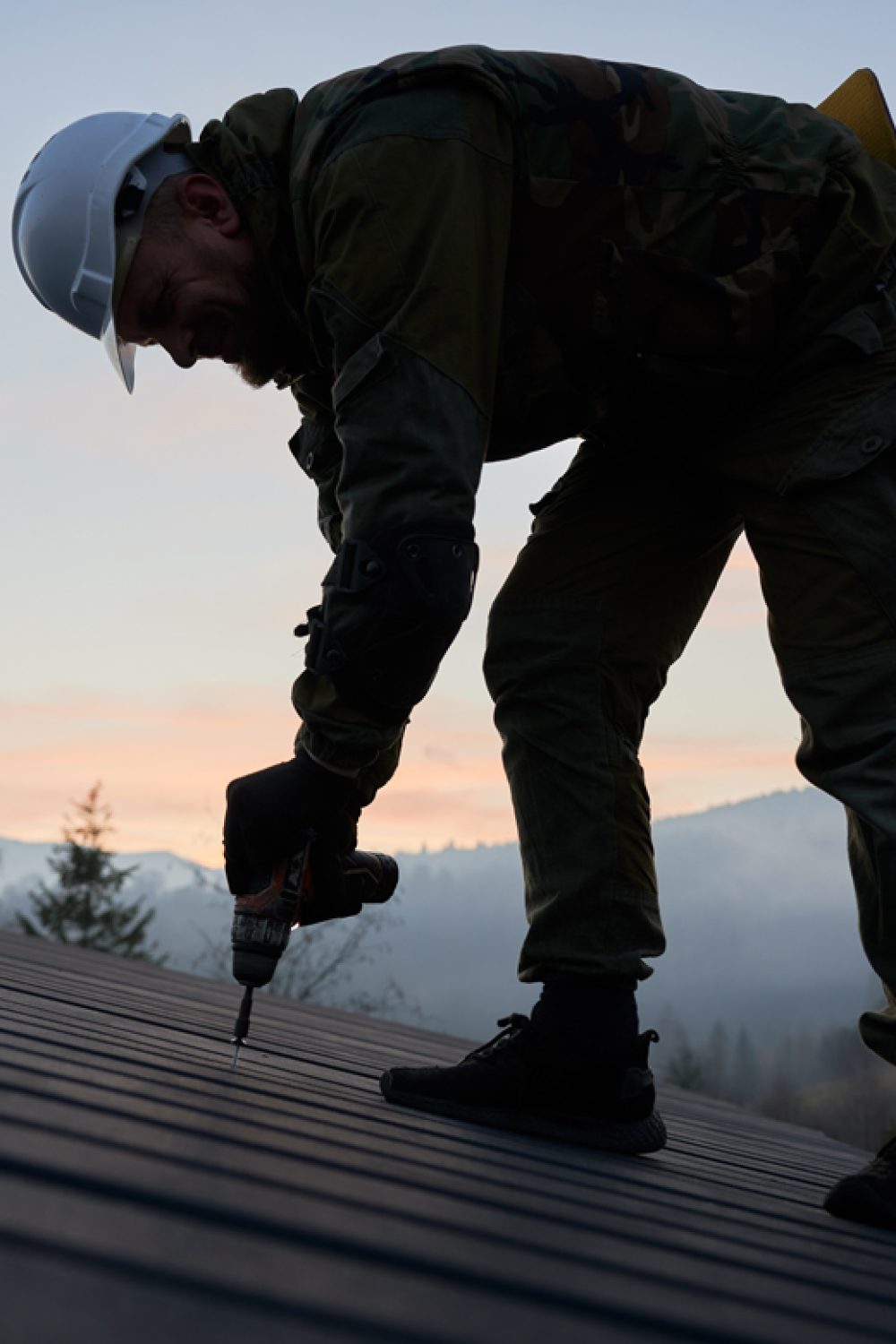 builder-installing-corrugated-iron-sheet-used-as-f-2023-11-27-05-35-27-utc